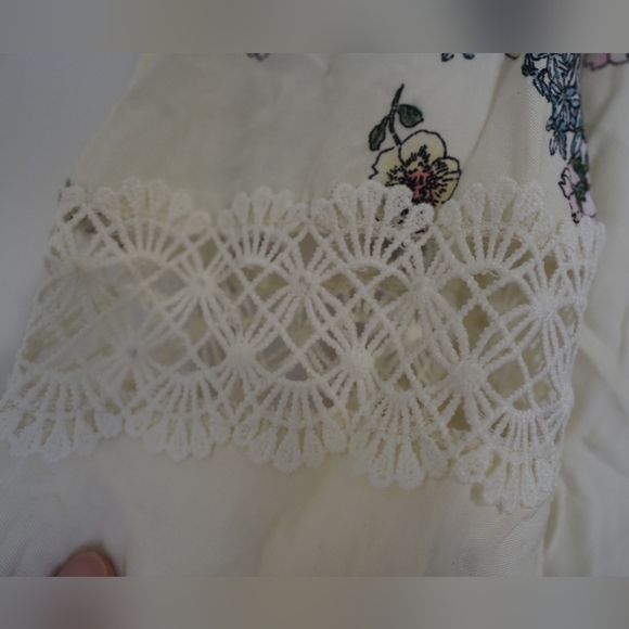 Cold shoulder floral blouse - Picture 5 of 5